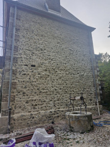 Photo de galerie - Rénovation complète d'un mur en silex / pierre