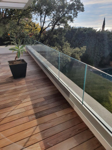 Photo de galerie - Voici une pose de garde corps à l'étage d'une maison.