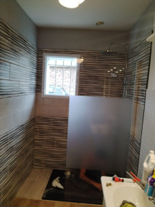 Photo de galerie - Création d'une douche a la place d'une baignoire 