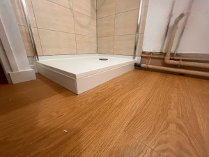 Photo de galerie - Pose d un receveur dans une petite salle de bain pour un client