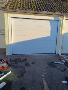 Photo de galerie - Porte sectionnelle motorisée sur mesure