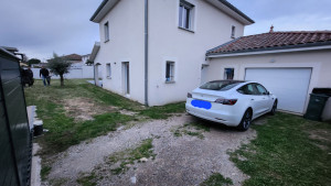 Photo de galerie - Réalisation parking en basalte  -AVANT-