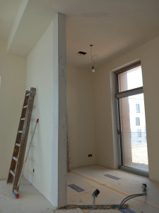 Photo de galerie - Démolition d un mur, raccords de plâtre et réparation plafond. 