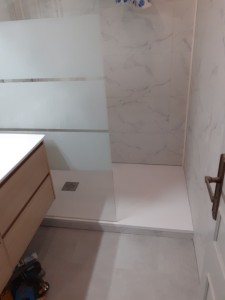 Photo de galerie - Nouveau receveur en remplacement du bac a douche italienne qui était pas étanche 
150x90 après les travaux 
