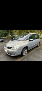 Photo de galerie - Grande voiture disponible pour recuperer vos nouveaux meubles en magasin, vous les livrer puis vous les monter. 
