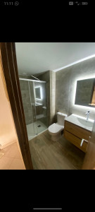 Photo de galerie - Création salle de  bain.

Doublage des murs, faut plafond, VMC, plomberie, électricité, carrelage, pose des éléments, etc...