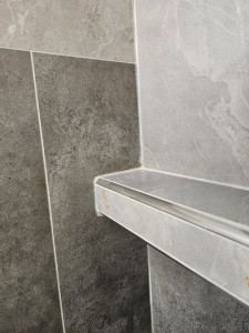 Photo de galerie - Créations cloisons étagères et pose faïence 