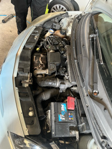 Photo de galerie - Voiture en panne de batereie 