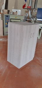 Photo de galerie - Fabrication sur mesure d'un meuble double porte avec étagères en melaminé chêne gris, poignée chromées 