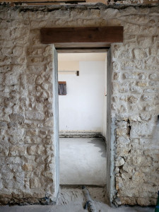 Photo de galerie - Ouverture d'un mur porteur , pose de linteau bois