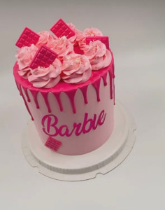 Photo de galerie - Layer cake thème Barbie