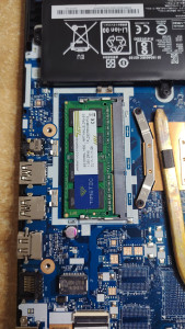 Photo de galerie - Changement de barrette de mémoire et pâte thermique 