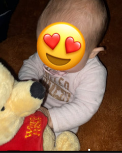 Photo de galerie - Petit moment de tendresse avec les peluches avant la sieste. Bébé de 5mois 