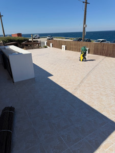 Photo de galerie - Nettoyage terrasse du restaurant la calanque blanche à Marseille