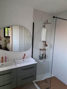 Photo de galerie - Pose et raccordement d'un meble vasque dans une salle de bain