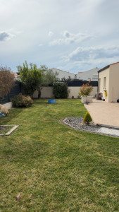 Photo de galerie - Tonte  , taillage de hais , création ou remise en était de d’aller privé , entretien des bas coter publics ou privé 