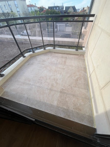 Photo de galerie - Pose de carrelage au balcon 