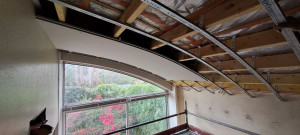 Photo de galerie - Réalisation d'un plafond placo en arrondi au dessus d'une ancienne piscine