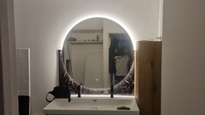 Photo de galerie - Installation meuble + vasque + miroir 
Dalle mur 

