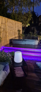 Photo de galerie - Pose de led extérieurs etanche sur les escaliers jacuzzi. 