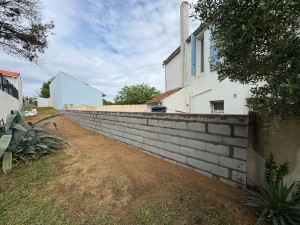 Photo de galerie - Mur de clôture mitoyen 