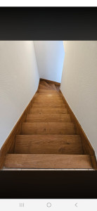 Photo de galerie - Escalier vernis incolor 
avec poncage 
mise en peinture des murs 