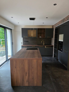 Photo de galerie - Pose d'une cuisine complète, installation des spots, les prises et électroménager 