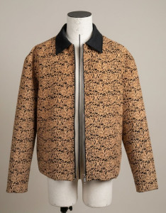 Photo de galerie - Réalisation d'une veste sur mesure pour homme.