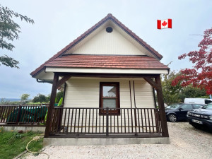 Photo de galerie - Entretien d'un chalet canadien, peinture des boiseries