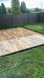 Photo de galerie - Terrasse sur plot imitation parquet 