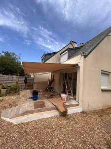 Photo de galerie - Terrassement ,coulage dalle ,carrelage et pose store banne