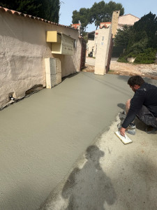 Photo de galerie - Création d’un chemin en béton (finition balayé)
