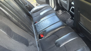 Photo de galerie - Nettoyage professionnel des sièges et des tissus de voiture avec des produits de haute qualité.