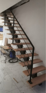 Photo de galerie - Montage d'un escalier en bois 