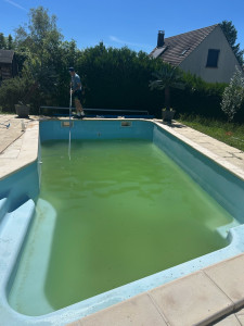Photo de galerie - Nettoyage de piscine 