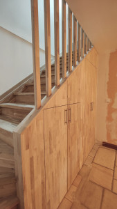 Photo de galerie - Ensemble escalier chêne massif - garde corps et placard 