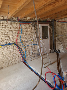 Photo de galerie - Passage de per ef ec, evacuation deau usé et elec pour futur cuisine avant plâtrerie et sol etc..