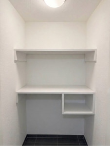 Photo de galerie - Pose d’étagère directement au mur sur mesure 