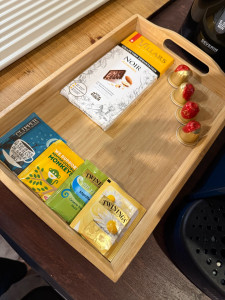 Photo de galerie - Plateau de bienvenue pour les locataires de nos Airbnb en gestion. 