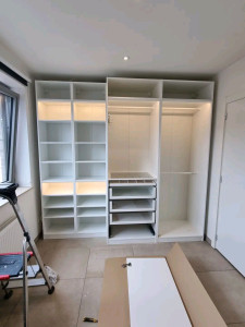 Photo de galerie - Montage des armoires