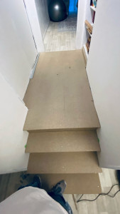 Photo de galerie - Brication d’une modification de marche d’escalier 