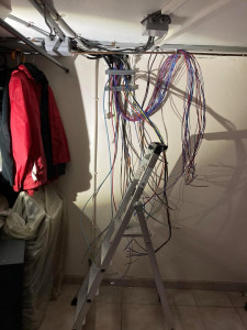 Photo de galerie - Déplacement et remplacement d’un tableau électrique Pendants 1