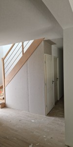Photo de galerie - Réalisation toilette en dessus d'un escalier 