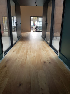 Photo de galerie - Pose de parquet massif contrecollé poncé vitrifié