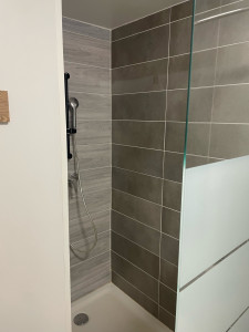Photo de galerie - Pose du bac à douche