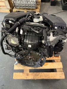 Photo de galerie - Réception d'un moteur Mercedes V8 4.7  S 500 pour remplacement 