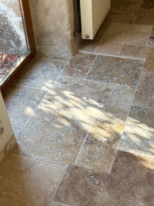 Photo de galerie - Pose sol en travertin 