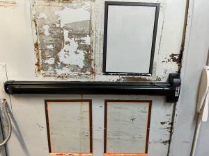 Photo de galerie - Remplacement d’une barre anti panique