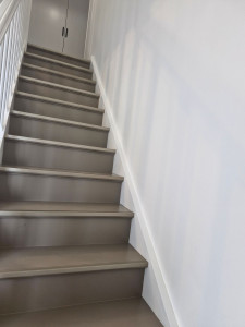 Photo de galerie - Mise en peinture d une cage d escalier et escalier. 