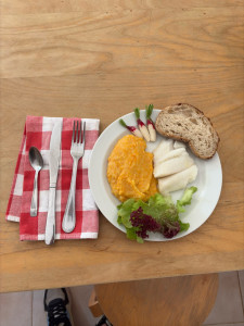 Photo de galerie - Préparation de repas en accord nutritionnel avec les pathologies du bénéficiaire, jolie présentation pour plus d’appétits.